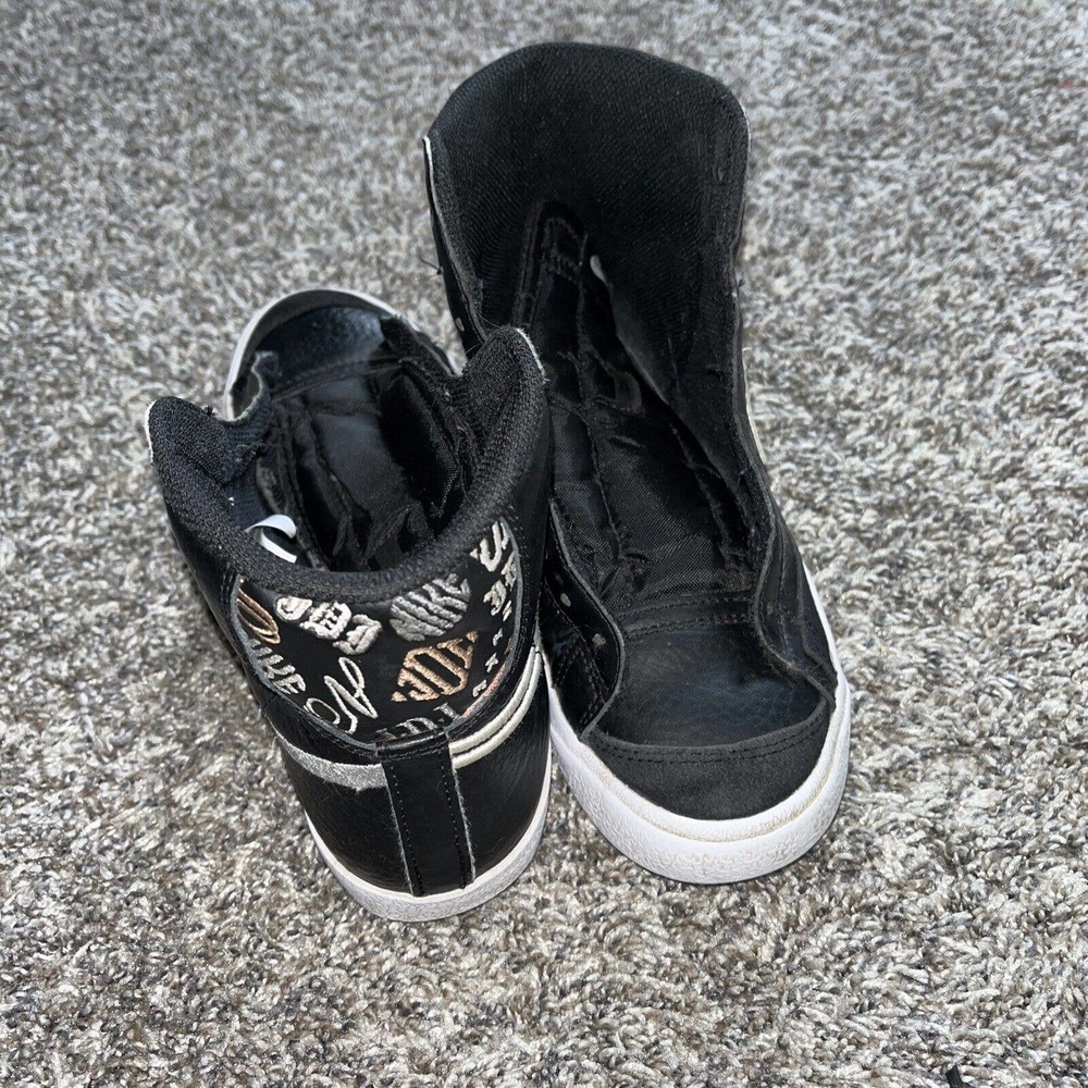 Nike Blazer Mid ‘77 SE (GS) Playful Fonts Sz 4 Youth/5.5 Women’s (DJ0265 001)